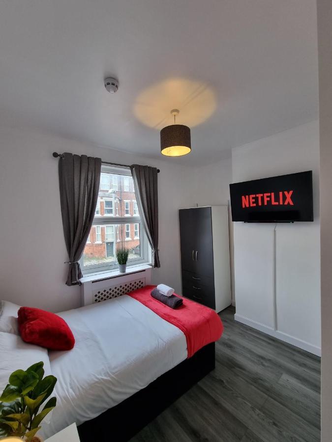 Villa 23 Woodhouse Stoke-on-Trent Esterno foto